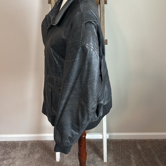 Vintage Woman’s 1990s Leather Jacket Venezia Sportswear with Shoulder Pads GUC - Picture 10 of 17